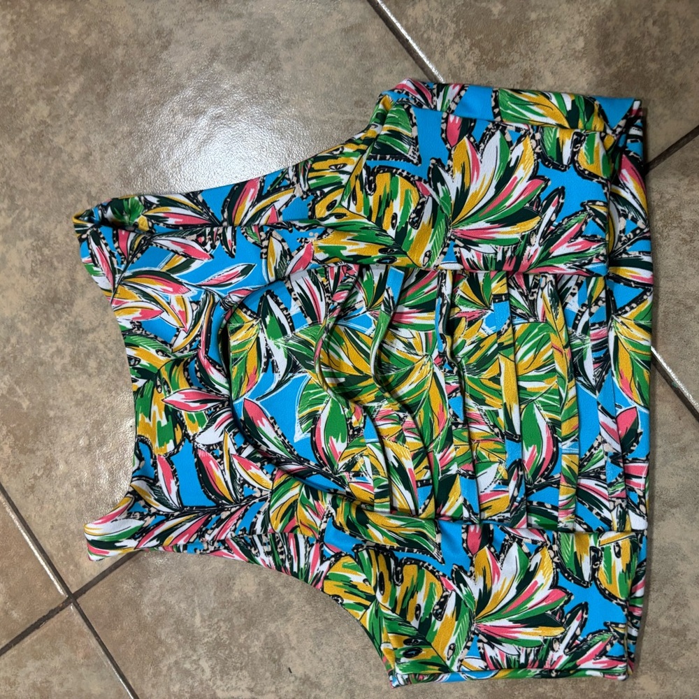 BECCA Multicolor Leaf Print Crop Top - Picture 2 of 4